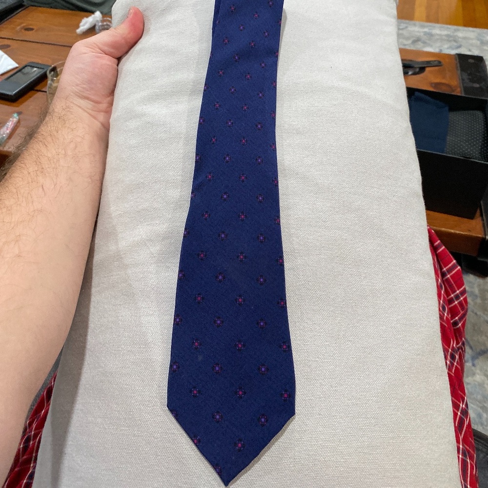 Navy patterned tie